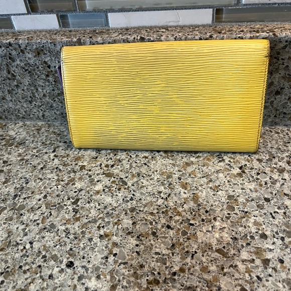 Authentic Louis Vuitton Epi Leather Long Wallet - Picture 2 of 7